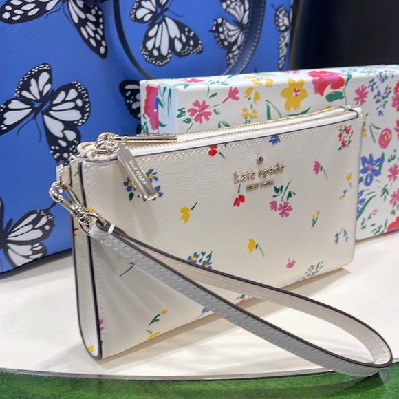 Kate Spade Staci Garden Bouquet Boxed Zip Wristlet
Cream Multi - Picture 11 of 16